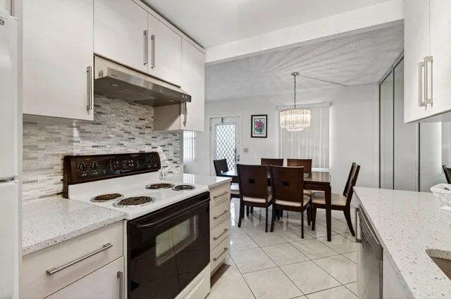 Residence photo 20