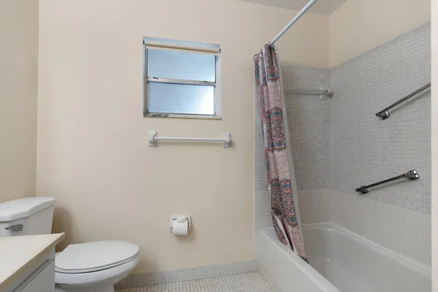 Unit C photo 15