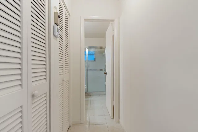 Unit C photo 17