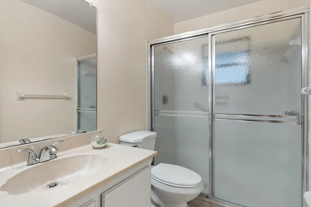 Unit C photo 18