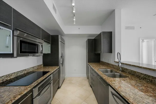 Cityplace South Tower Unit 1605 photo 4