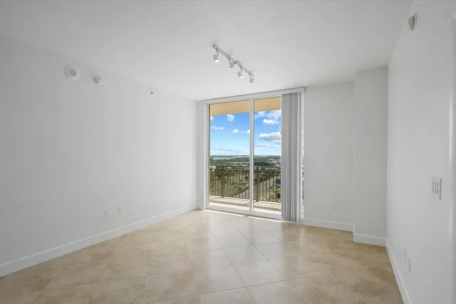 Cityplace South Tower Unit 1605 photo 8
