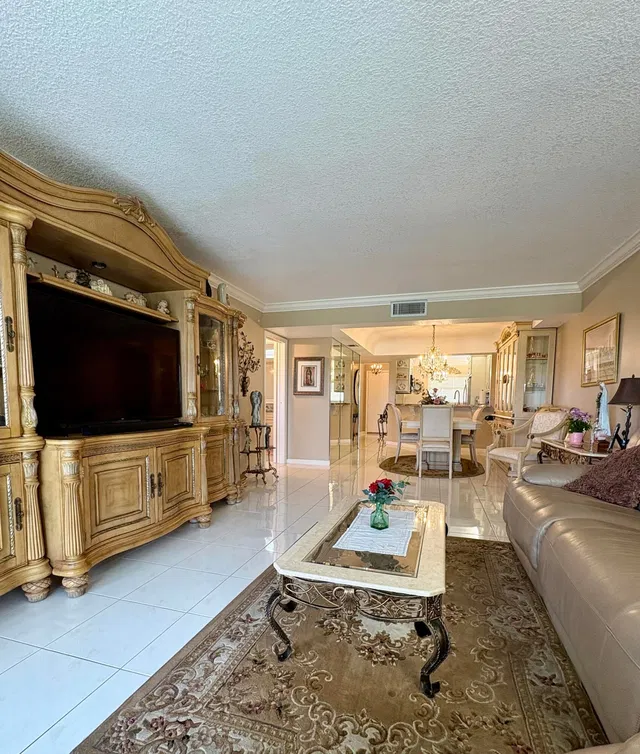 Unit 402 photo 2