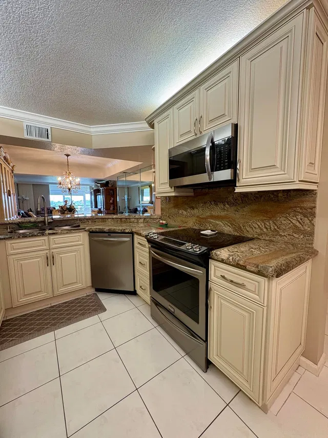 Unit 402 photo 3