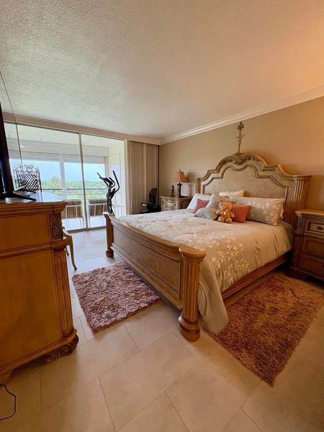 Unit 402 photo 7