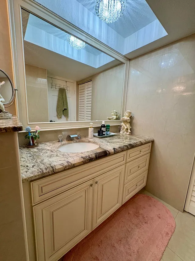 Unit 402 photo 8