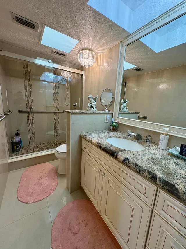 Unit 402 photo 9