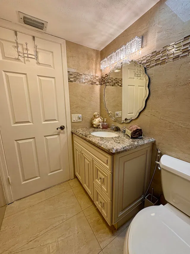 Unit 402 photo 12
