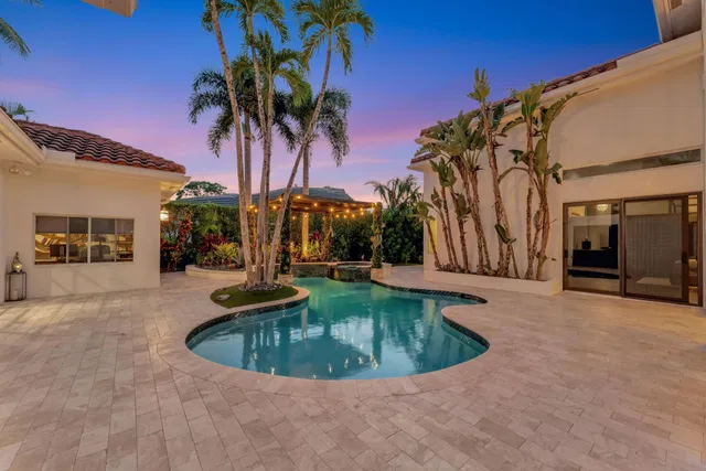 Seasons Residence photo 8