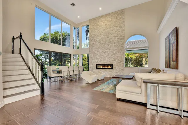 Seasons Residence photo 22