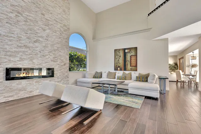 Seasons Residence photo 24