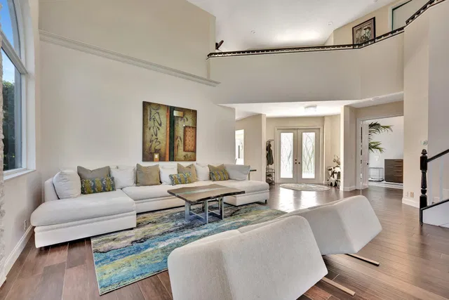 Seasons Residence photo 27