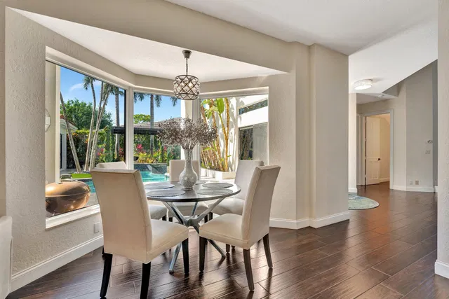 Seasons Residence photo 38