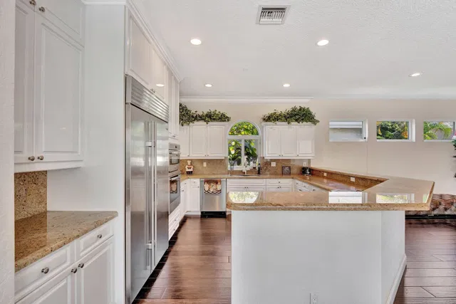 Seasons Residence photo 40