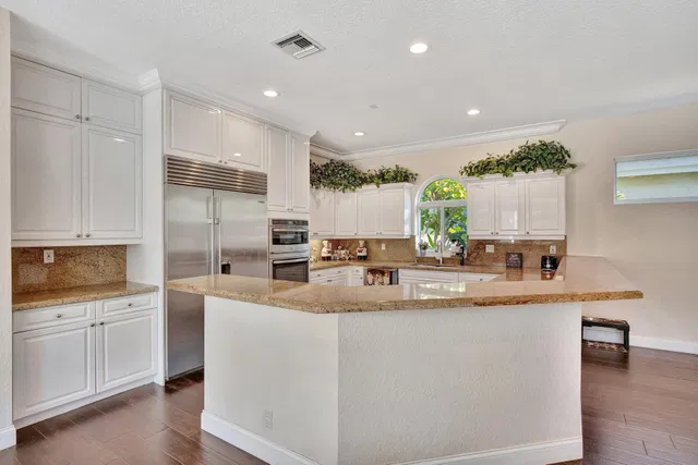 Seasons Residence photo 41