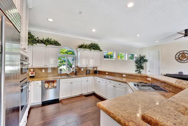 Seasons Residence photo 42