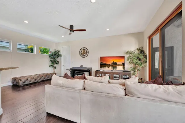 Seasons Residence photo 45
