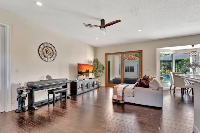 Seasons Residence photo 46