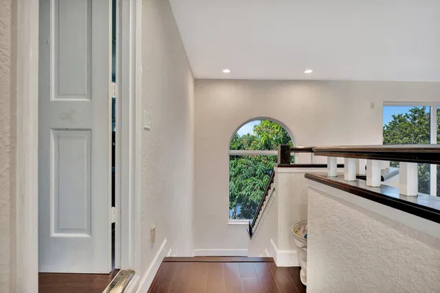 Seasons Residence photo 51