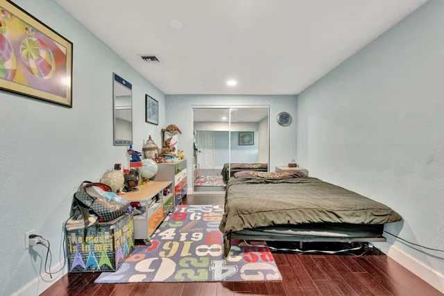 Seasons Residence photo 53