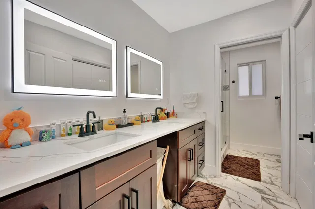 Seasons Residence photo 58