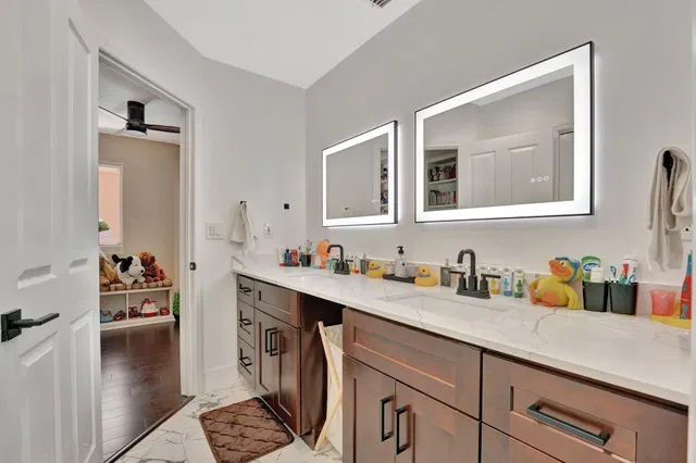Seasons Residence photo 59