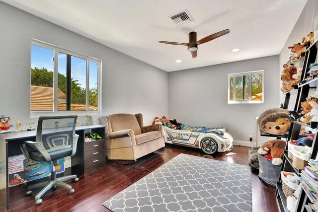 Seasons Residence photo 63