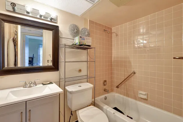 Unit 507 photo 7