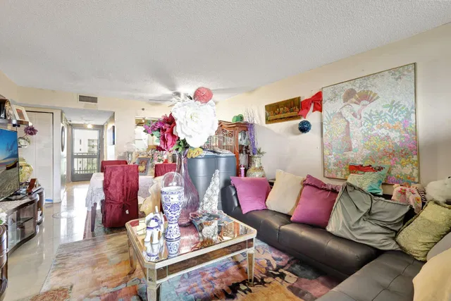 Unit 507 photo 14