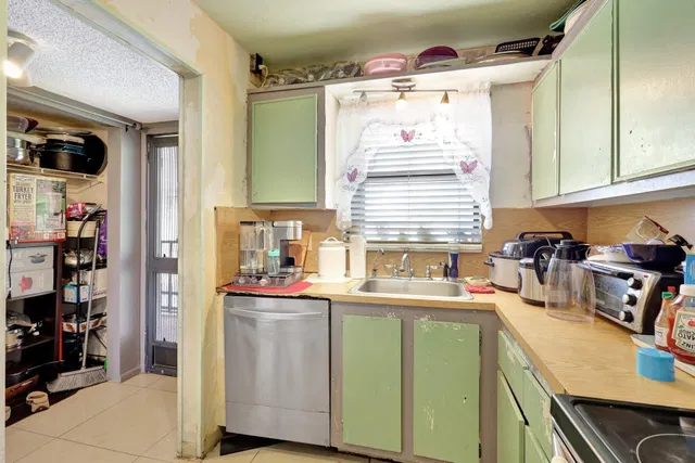 Unit 507 photo 15