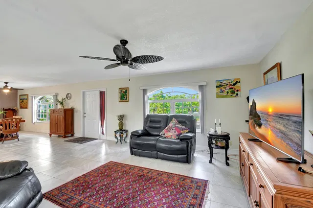 Residence photo 5