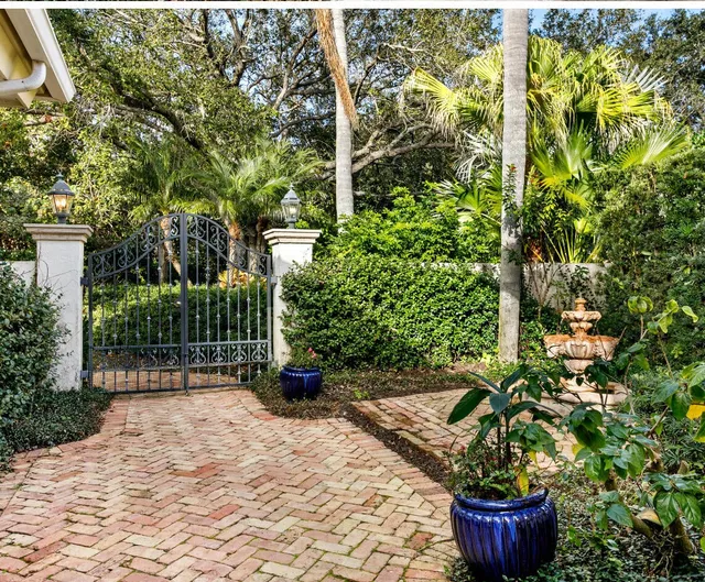 Admirals Cove Residence photo 14