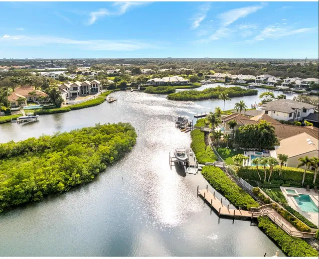 Admirals Cove Residence photo 34
