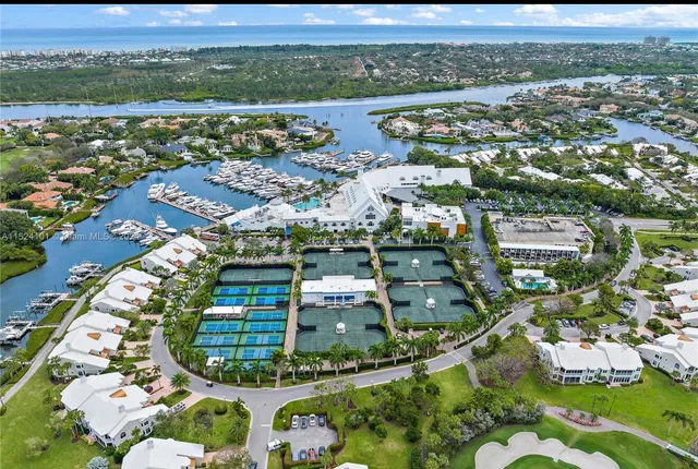 Admirals Cove Residence photo 42