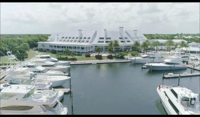 Admirals Cove Residence photo 45