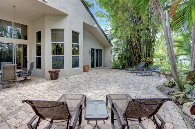 Woodfield Country Club Residence photo 2