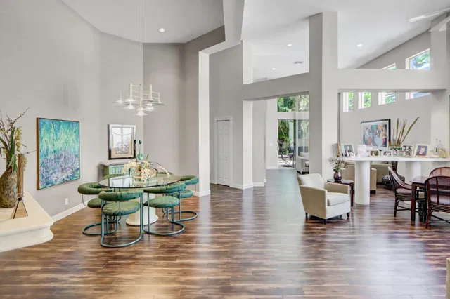 Woodfield Country Club Residence photo 3