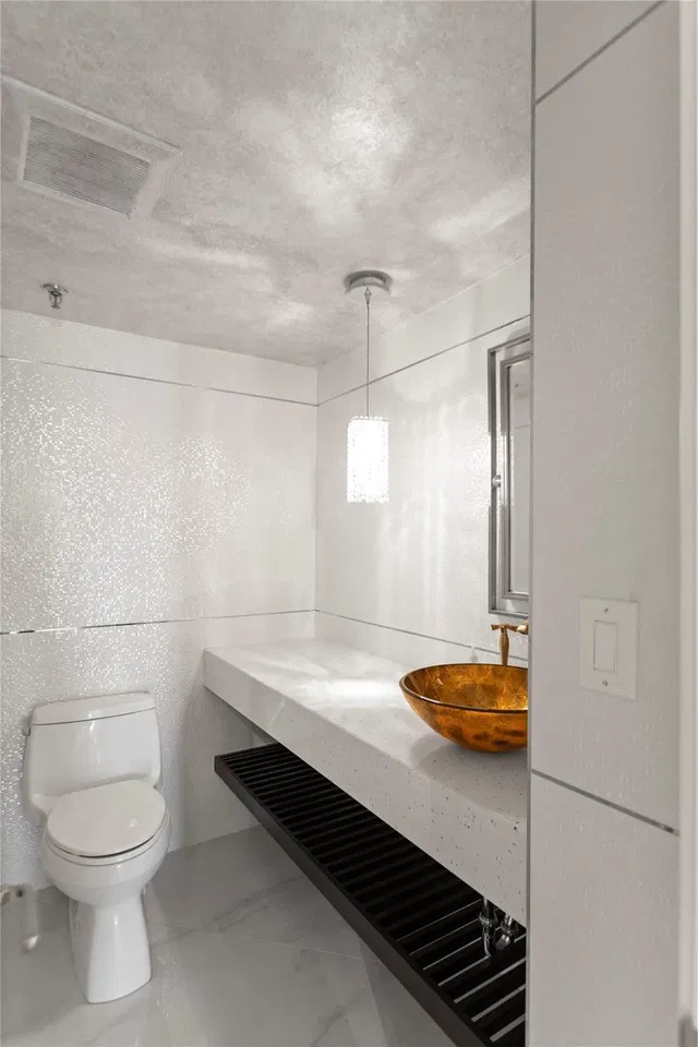 Unit 501 photo 30