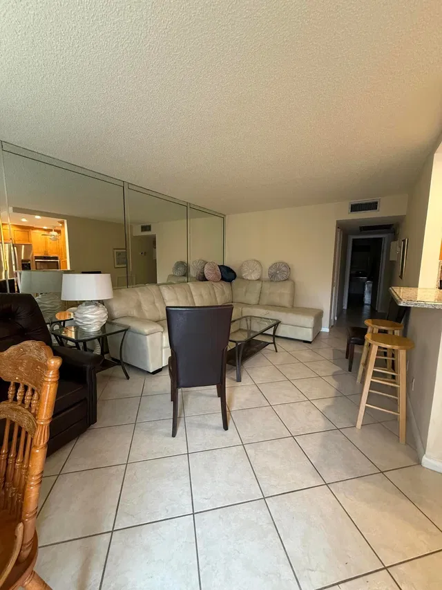Residence photo 6
