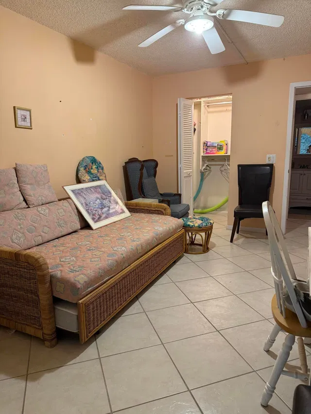 Residence photo 12