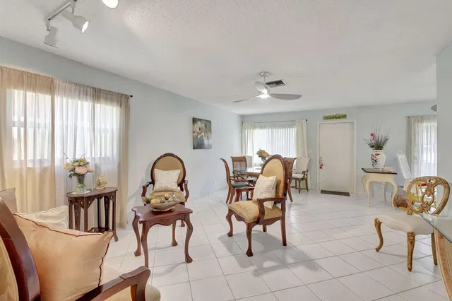 Residence photo 9