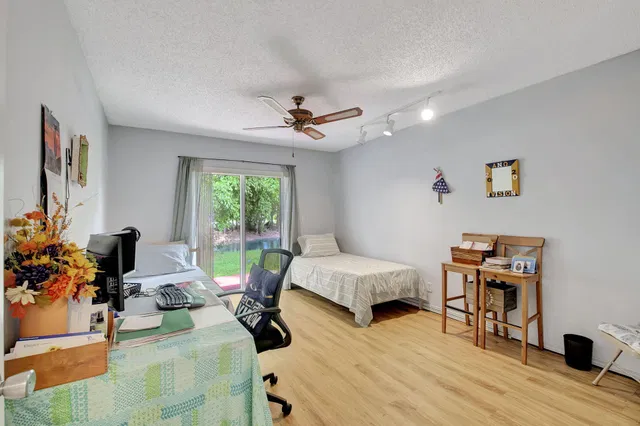Residence photo 24