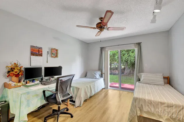 Residence photo 25