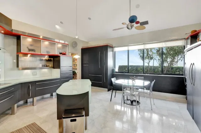 Frenchman's Creek Residence photo 14