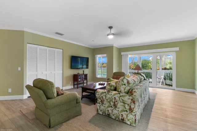 Residence photo 43