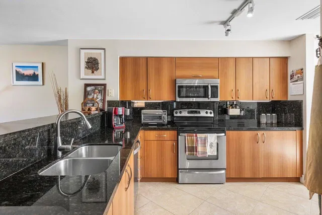 Pineapple Grove Village Condominiums Unit 4-F photo 8