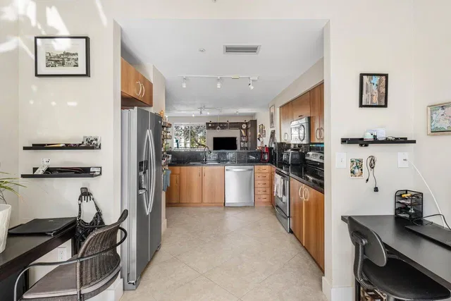 Pineapple Grove Village Condominiums Unit 4-F photo 10