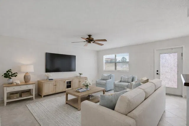 Residence photo 2