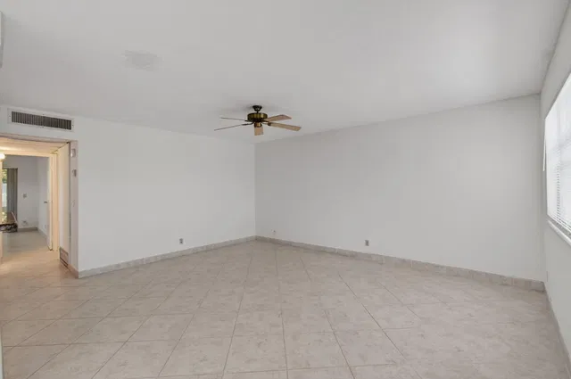 Residence photo 3
