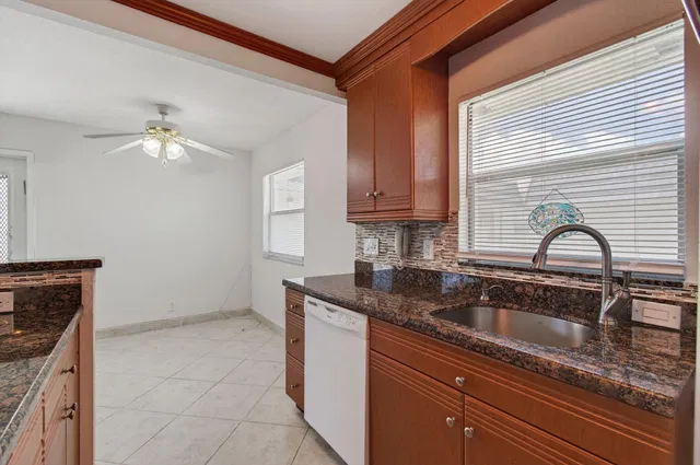 Residence photo 9